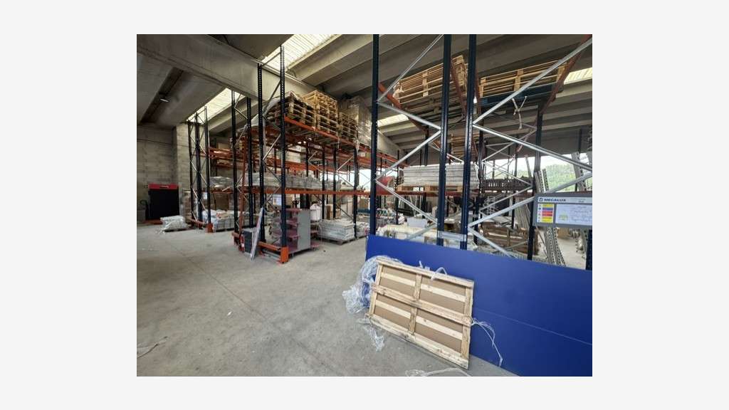 A louer entrepôt 300m² à Antibes ZI 3 Moulins