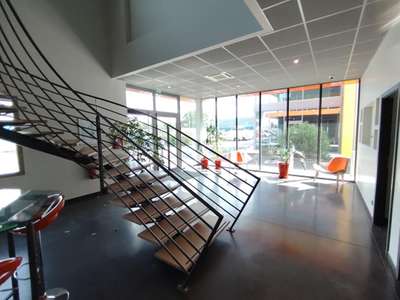 A louer local 750m² divisibles ZI En Jacca 