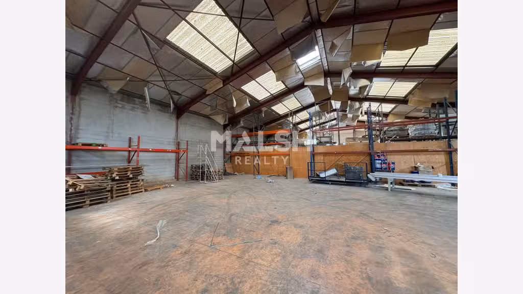Local à louer 350m² à Beauvallon ZI Richard Bloch