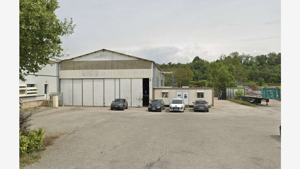 Local de stockage 850m² à louer zone Sud Valence