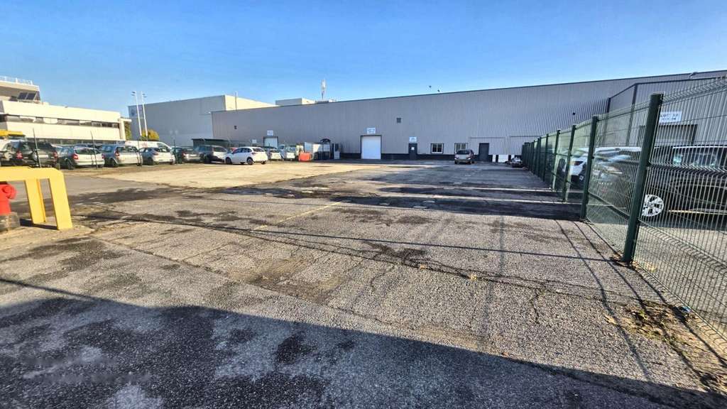 Local d'activité 400m² + mezzanine à Montataire