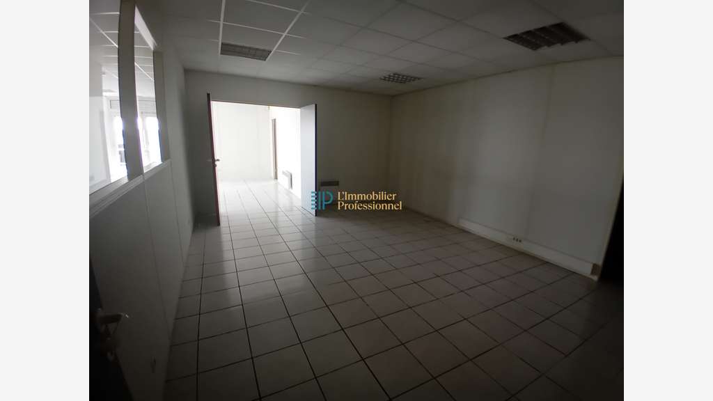 A louer local d'activité 450m² à Quimper Est