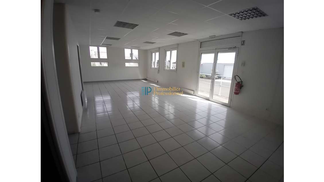 A louer local d'activité 450m² à Quimper Est
