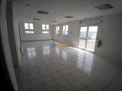 A louer local d'activité 450m² à Quimper Est