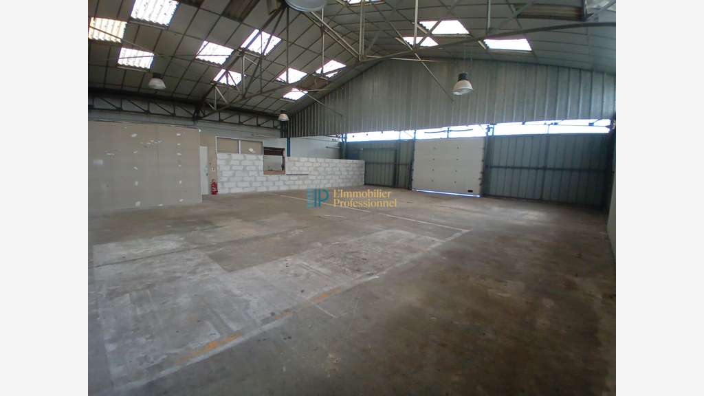 A louer local d'activité 450m² à Quimper Est