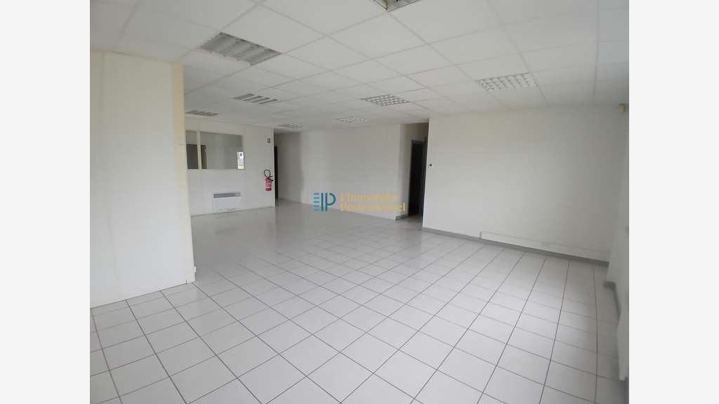 A louer local d'activité 450m² à Quimper Est