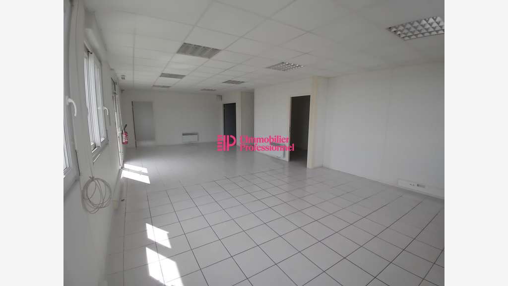 A louer local d'activité 450m² à Quimper Est