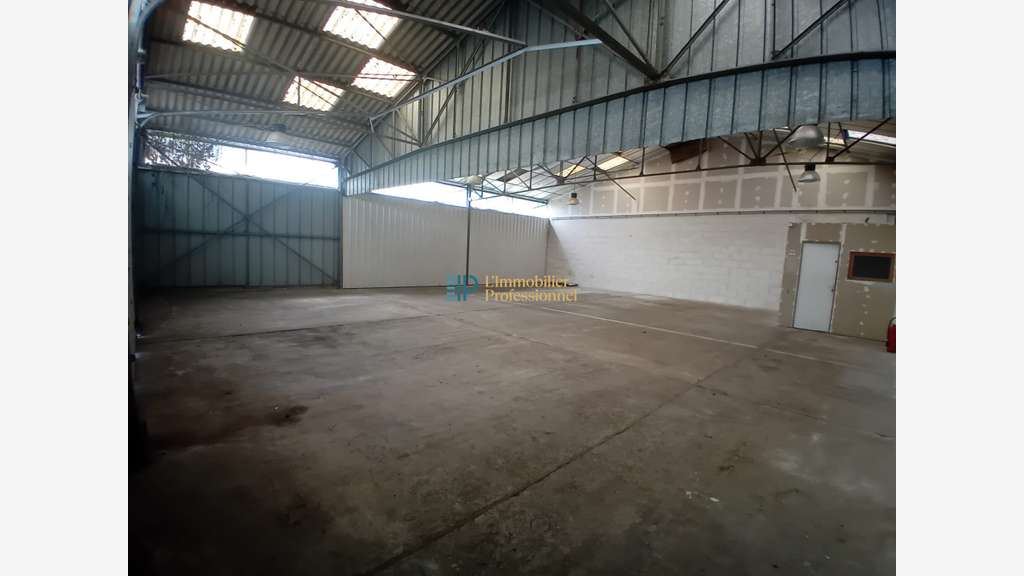A louer local d'activité 450m² à Quimper Est