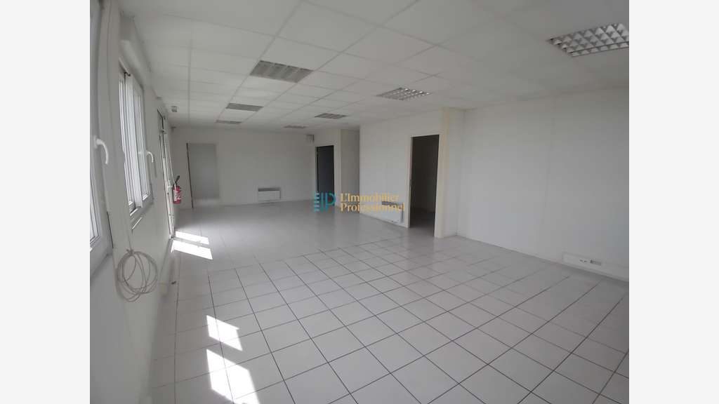 A louer local d'activité 450m² à Quimper Est