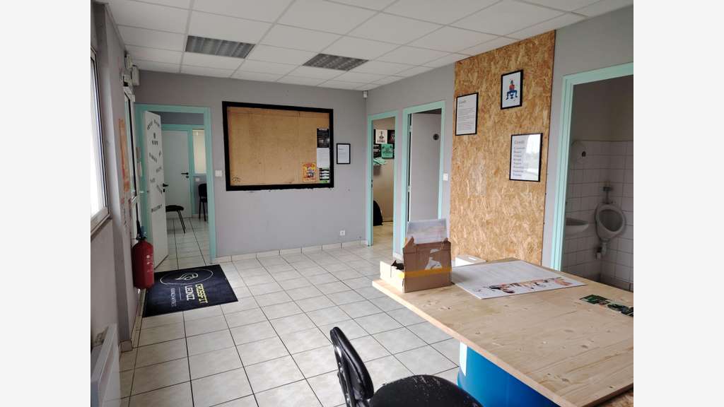 A louer bâtiment industriel 270m² à Lesneven