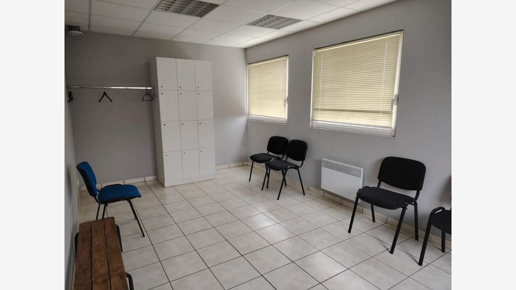 A louer bâtiment industriel 270m² à Lesneven