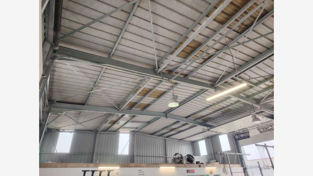 A louer bâtiment industriel 270m² à Lesneven