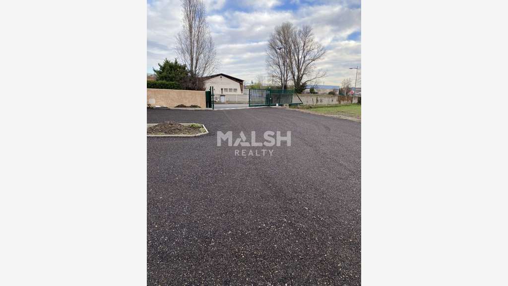 Local neuf 125m² à louer en ZI à Saint-Genis-Laval