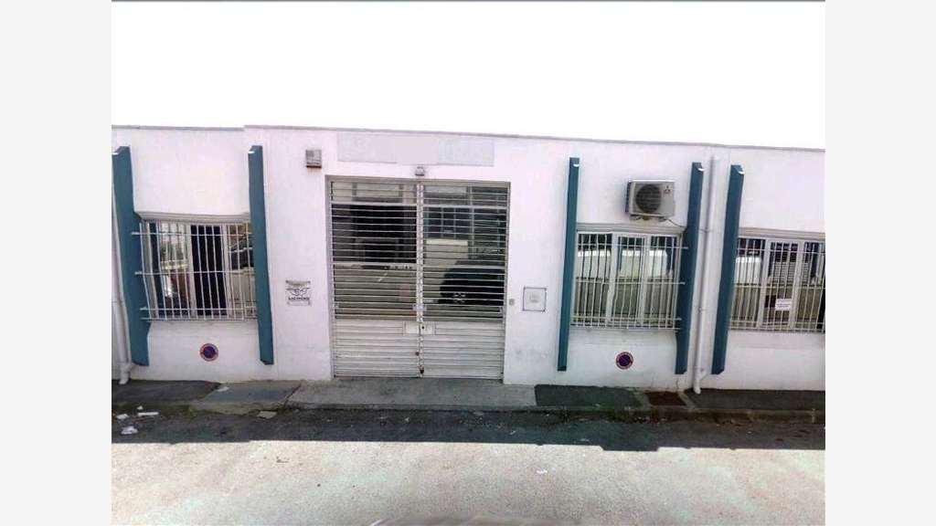 A louer locaux de stockage 475m² à Vallauris