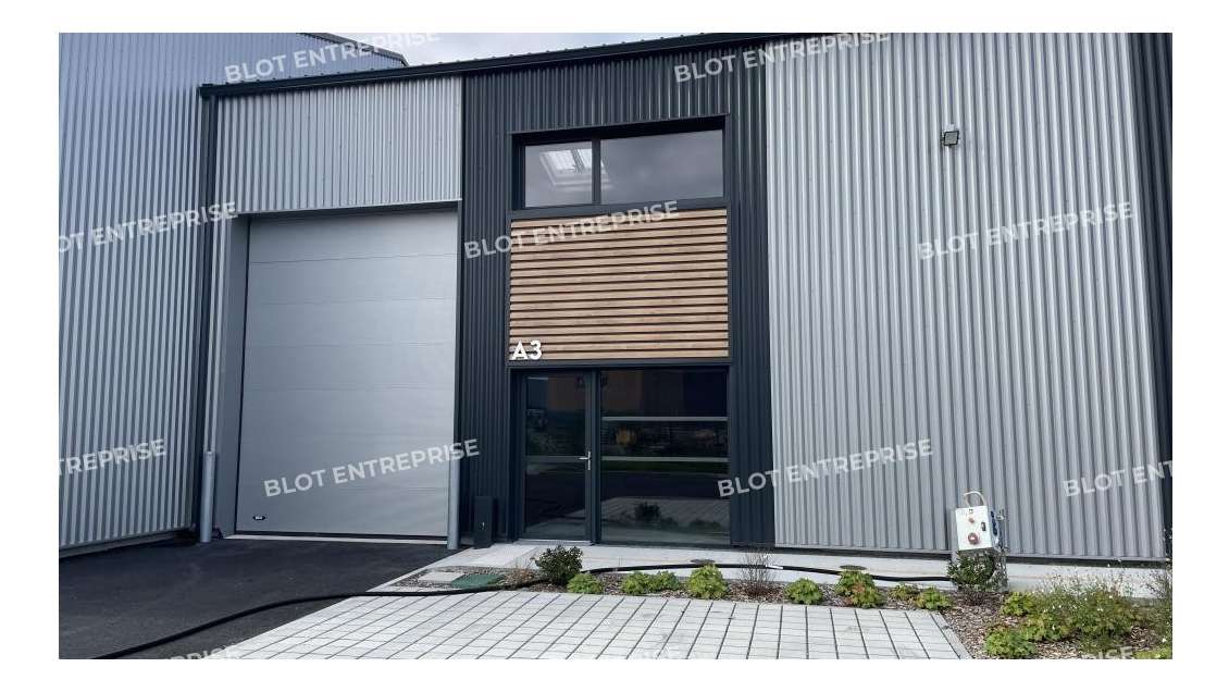 A louer local d'activité 158m² à Saint-Molf