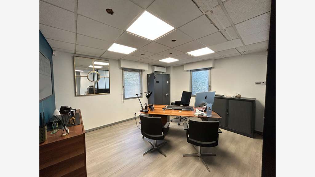 A louer local d'activités bureaux 200m² à Avrillé