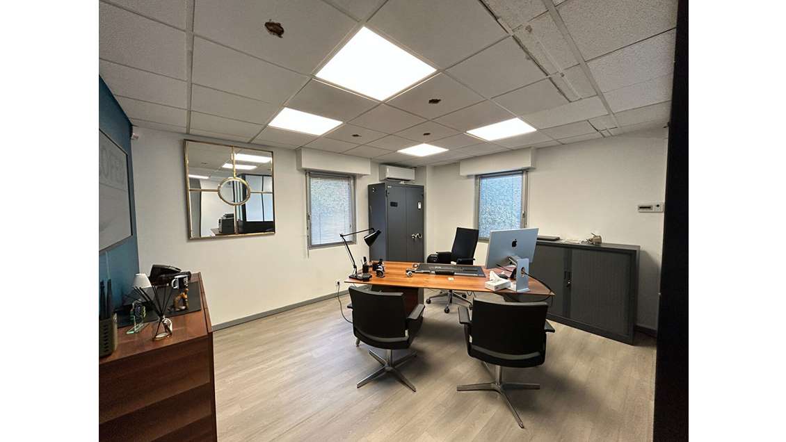 A louer local d'activités bureaux 200m² à Avrillé