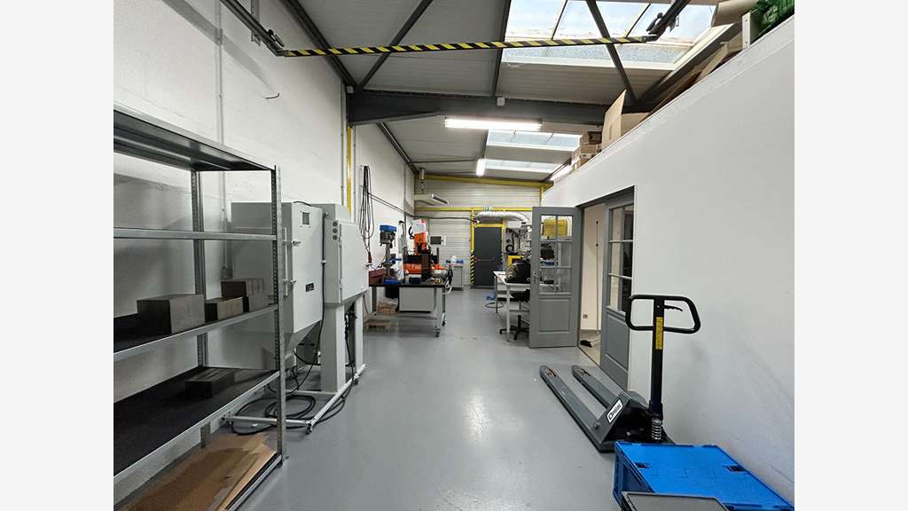 A louer local d'activités bureaux 200m² à Avrillé