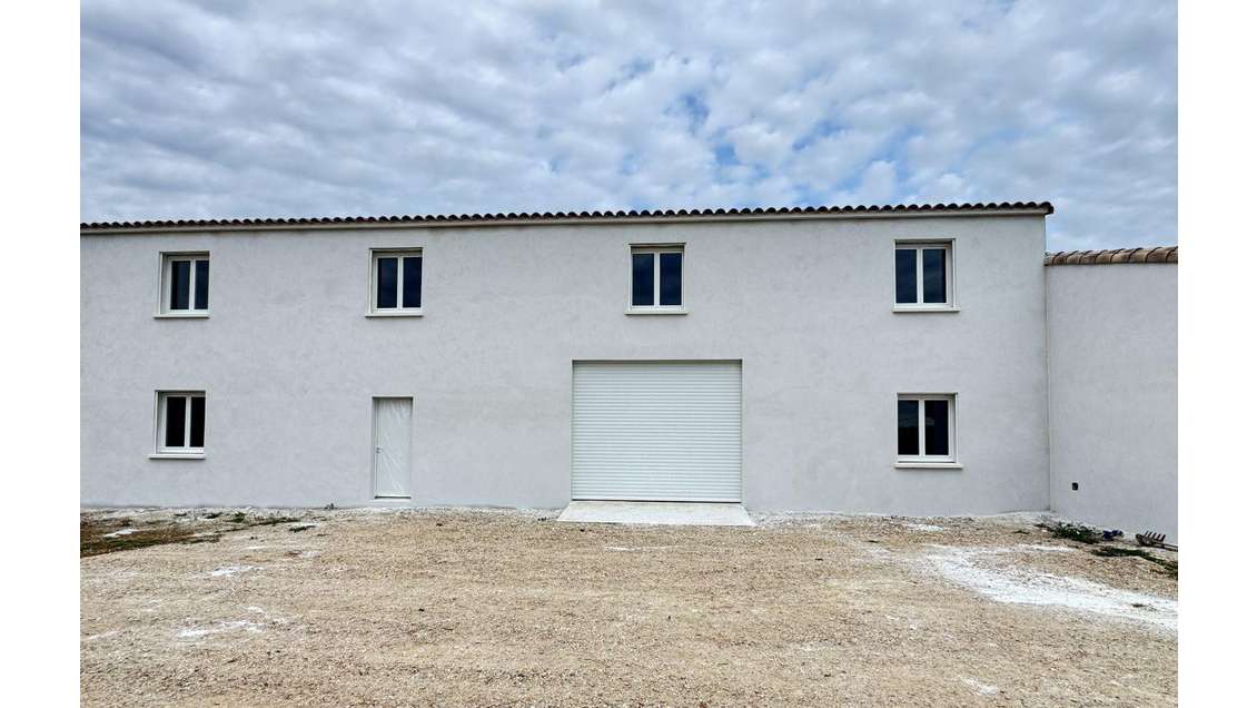 A louer local d'activités 220m² en zc Saint-Gilles