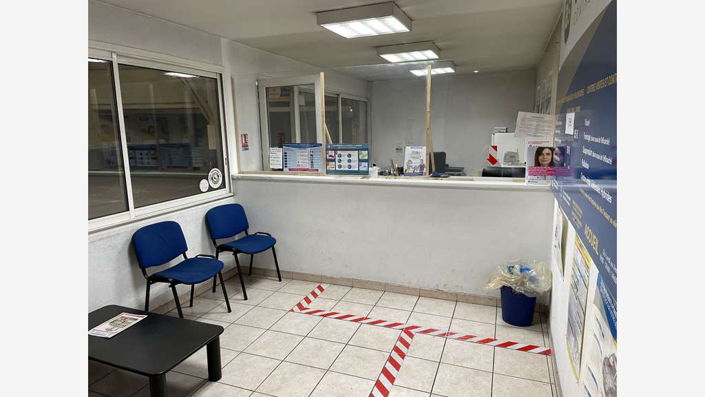 Local 405m² à louer à Marseille Cinq Avenues 13004