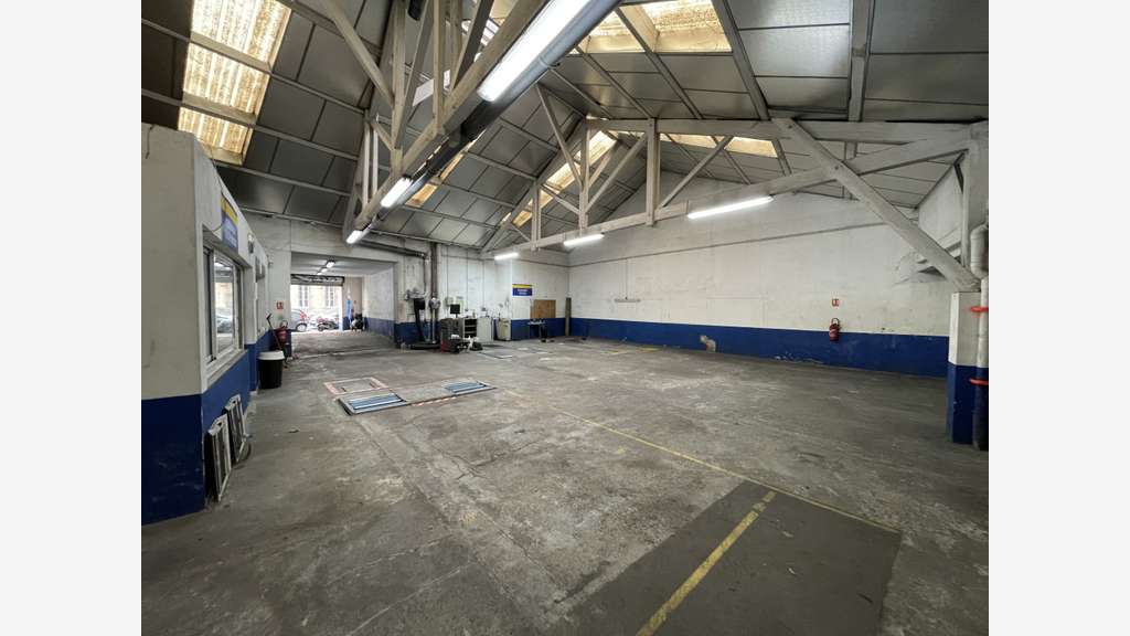 Local 405m² à louer à Marseille Cinq Avenues 13004