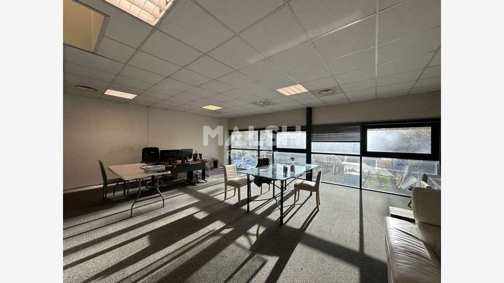 A louer local d'activités 436m² à Decines Charpieu