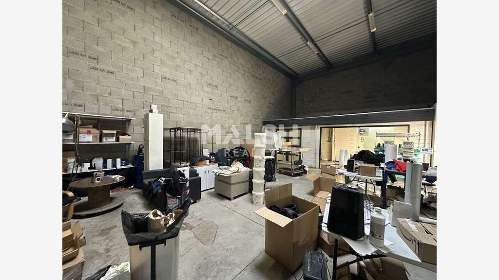 A louer local d'activités 436m² à Decines Charpieu