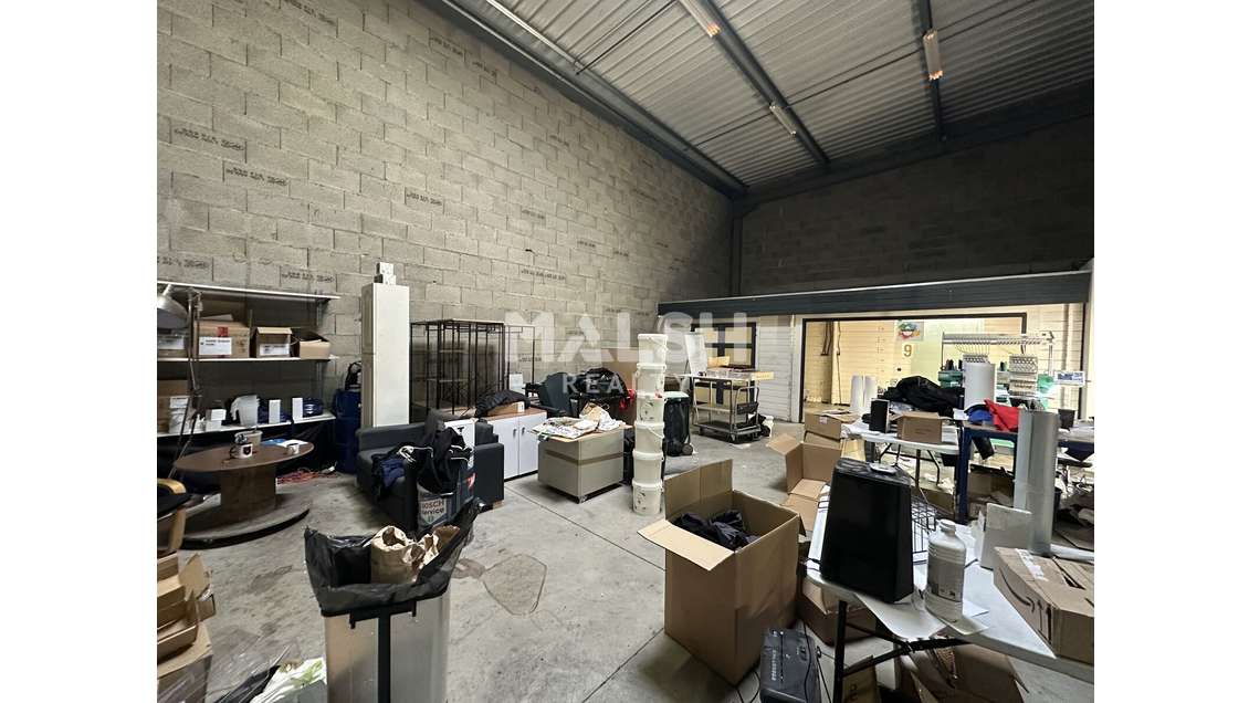 A louer local d'activités 436m² à Decines Charpieu