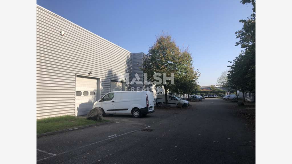 A louer local d'activités 436m² à Decines Charpieu