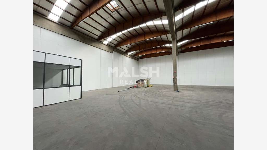 Local d'activités bureaux 510m² à louer St Priest