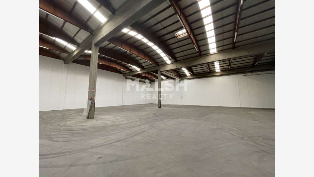Local d'activités bureaux 510m² à louer St Priest