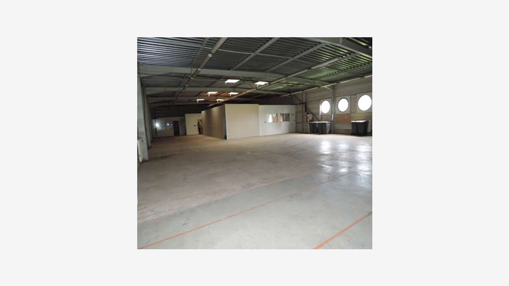 Loue local d'activités 600m² à Walincourt Selvigny