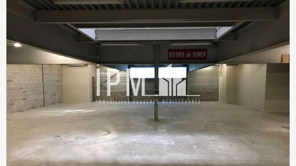 A louer local d'activités 330m² Aubagne Paluds