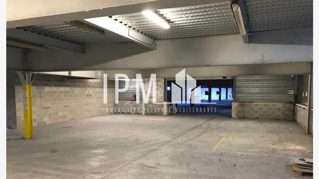 A louer local d'activités 330m² Aubagne Paluds