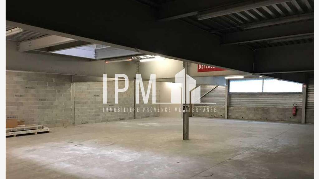 A louer local d'activités 330m² Aubagne Paluds