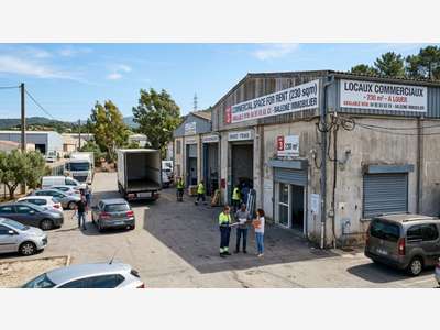 A louer local activités 230m² proche T22 Baleone