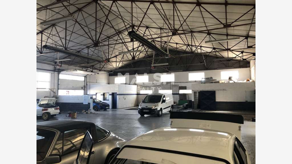 Local d'activités 750m² à louer à Bourg en Bresse