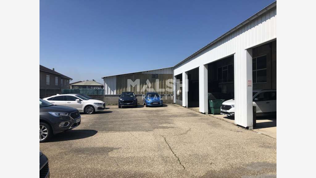 Local d'activités 750m² à louer à Bourg en Bresse
