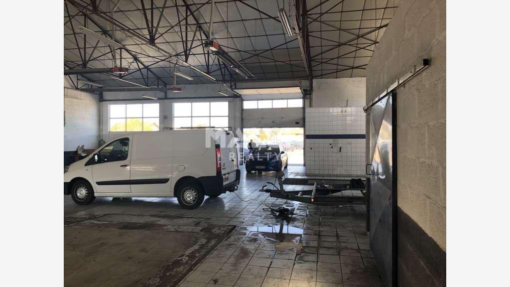 Local d'activités 750m² à louer à Bourg en Bresse