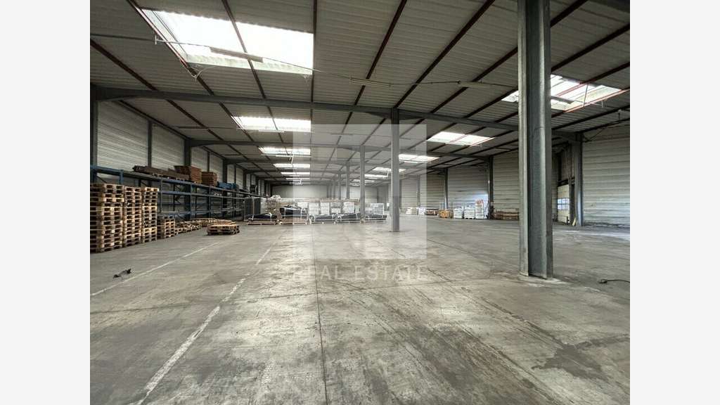 A louer local d'activités bureaux 1780m² à Corbas