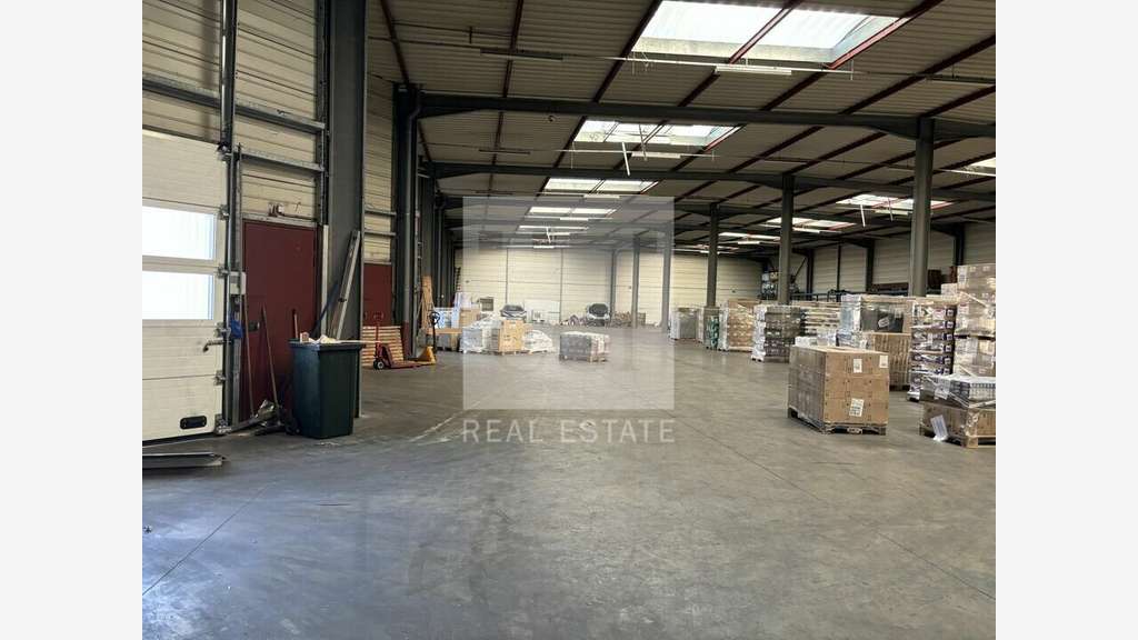 A louer local d'activités bureaux 1780m² à Corbas