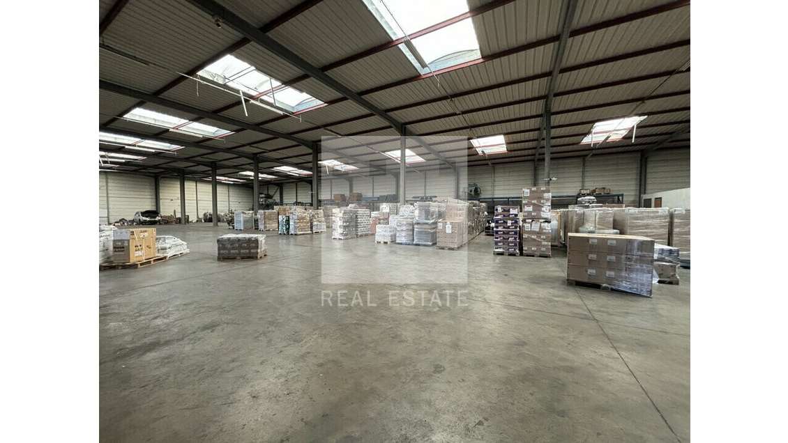 A louer local d'activités bureaux 1780m² à Corbas