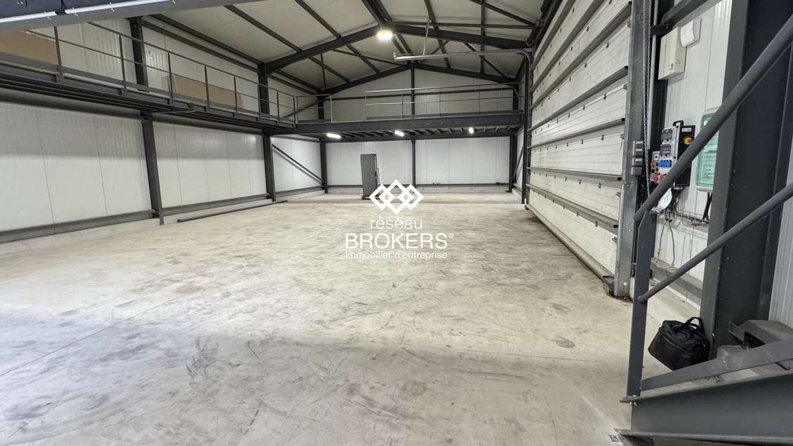 A louer local d'activité 300m² neuf  Châteaurenard