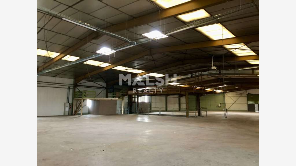 A louer local activité 2060m² Civrieux-d'Azergues