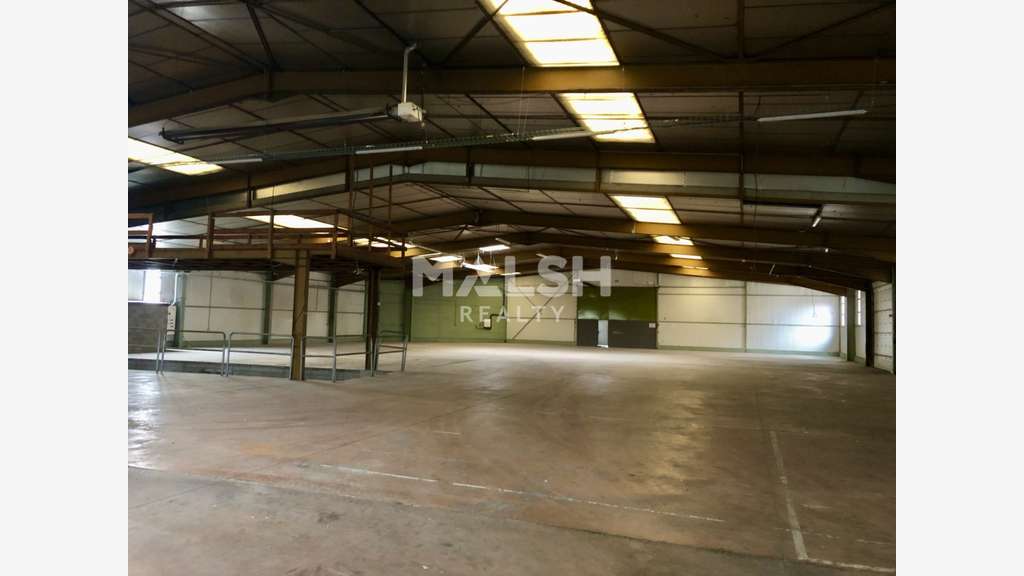 A louer local activité 2060m² Civrieux-d'Azergues