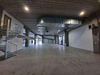 À Louer local d'activités 832m² à Colombes 