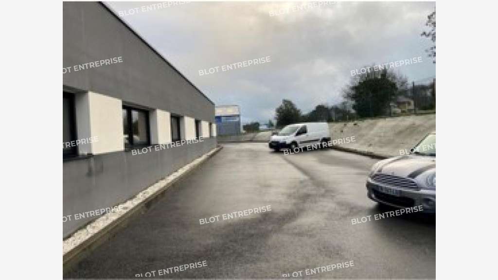 A louer local d'activités 630m² divisible à Crevin