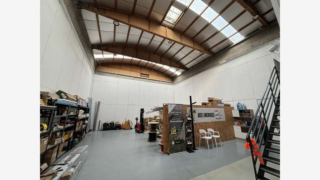 A louer local d'activité 606m² à Dardilly