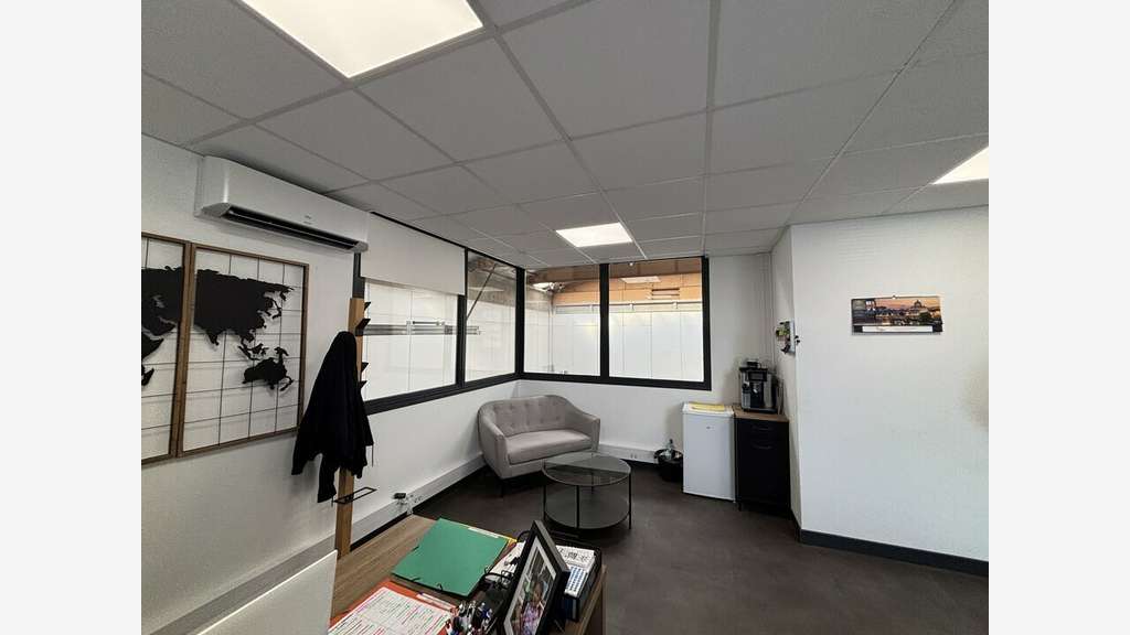 A louer local d'activité 606m² à Dardilly