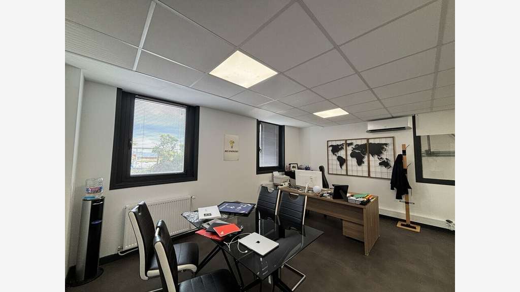 A louer local d'activité 606m² à Dardilly
